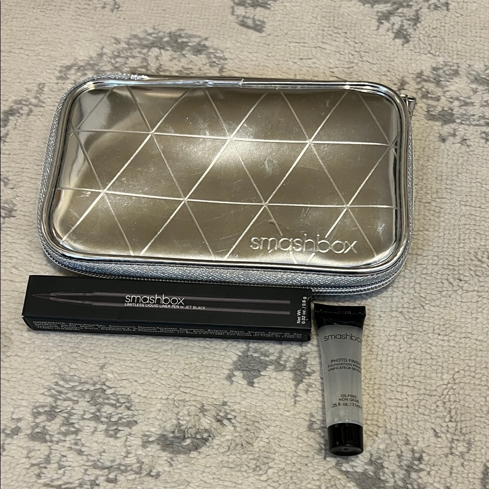 Smashbox Silver Cosmetic Set with Eyeliner and Primer